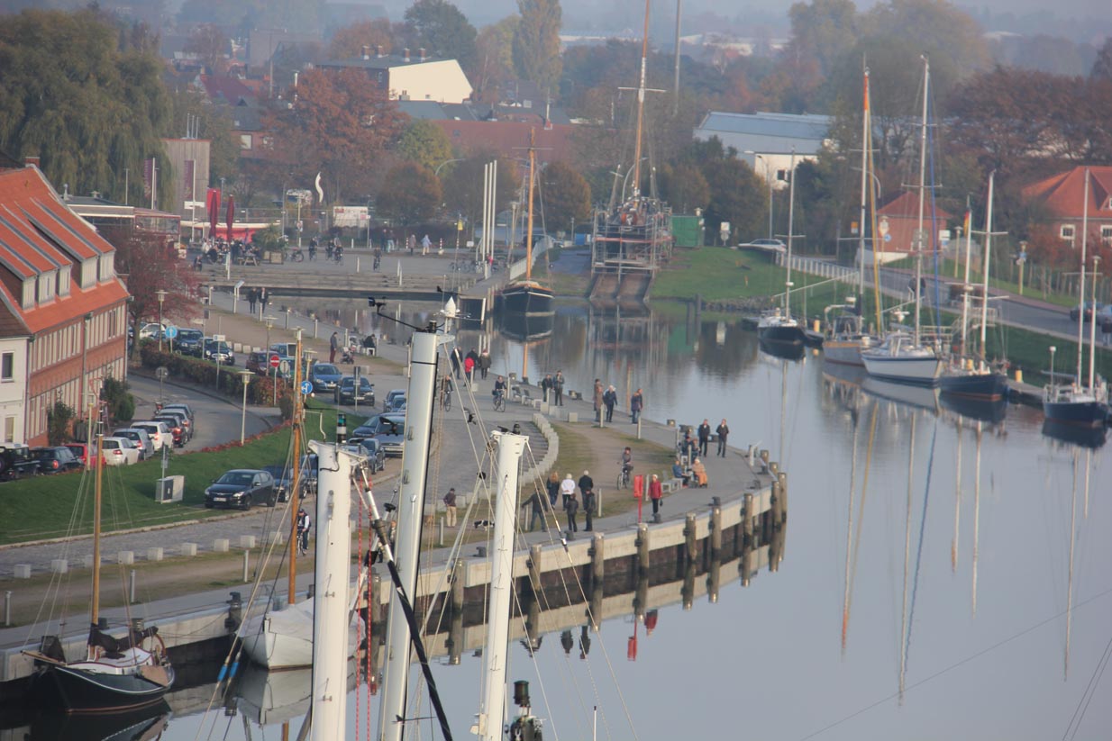 13304150 Nette Aussicht zum Hafenbecken in Gl